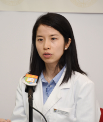 Dr Esther Chan Wai-yin, Assistant Professor of Department of Pharmacology and Pharmacy, Li Ka Shing Faculty of Medicine, HKU, says the annualized risk of osteoporotic fracture in patients on dabigatran and warfarin were 0.7% per and 1.1% per year respectively. 